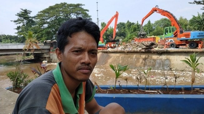 Toto: Ibu, Ayah, Maaf Tak Bisa Mudik karena Harus Jaga Pintu Air Manggarai