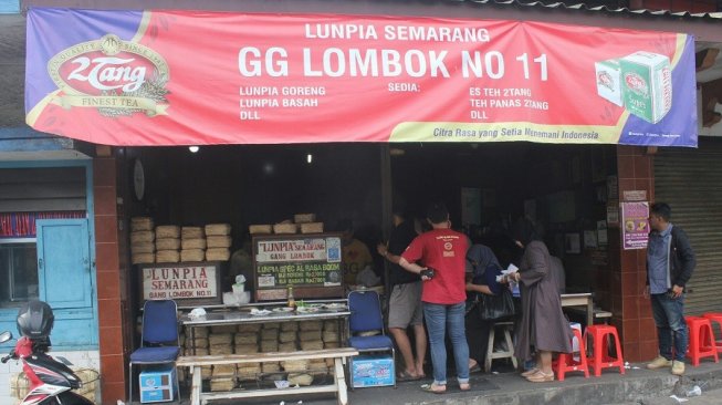 Sejarah Lumpia Semarang, makanan oleh-oleh khas kota Semarang. (Suara.com/Ambar Adi Winarso)