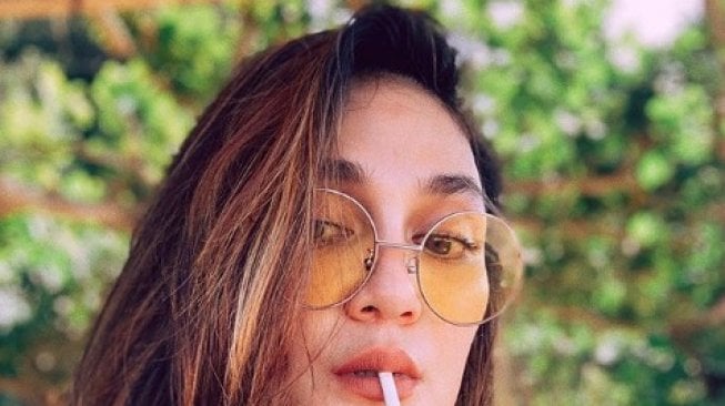 Luna Maya Pamer Villa, Punya Kamar yang Harganya Bisa Beri THR Sekampung