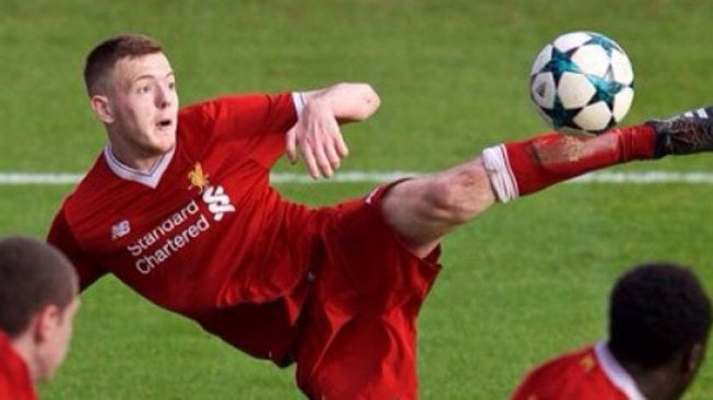 Pemain bek Liverpool U-23, George Johnston (Twitter/@GeorgeJ35)