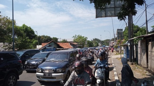 Puncak Arus Balik ke Jakarta, Motor Serbu Cirebon, Jalan Mulai Macet