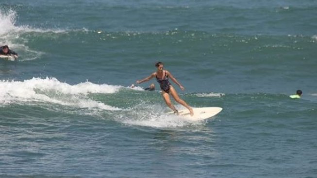 Sensasi Serunya Berselancar dan Berkuda di Pantai Kedungu Bali