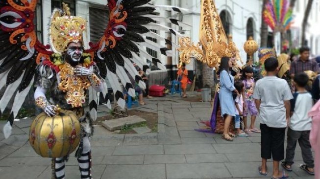 Banyak Pengunjung Libur Lebaran, Segini Masukan Pemakai Kostum di Kota Tua