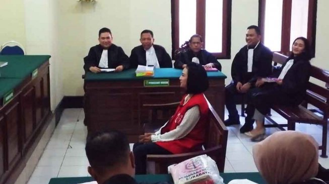 Lepas Jilbab Usai Lebaran, Vanessa Angel Pamer Gaya Rambut Baru di Sidang