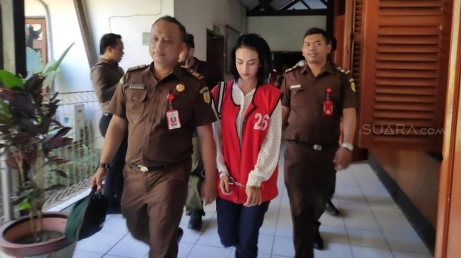 Hari Ini, Kabarnya Vanessa Angel Mau Blak-blakan Depan Hakim