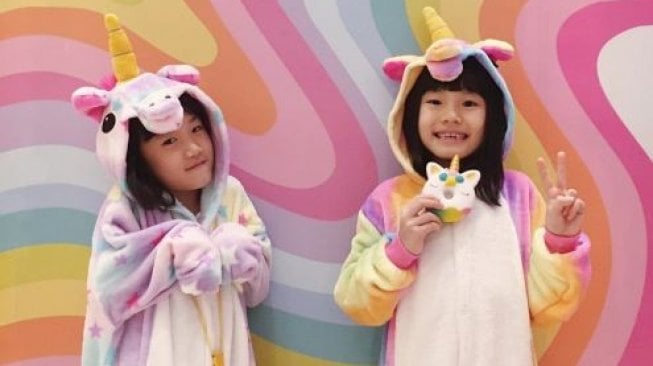 Bertemakan Unicorn Land, karakter kuda bertanduk menggemaskan nan warna-warni di Main Atrium Mall of Indonesia. (Dok Unicorn Land)