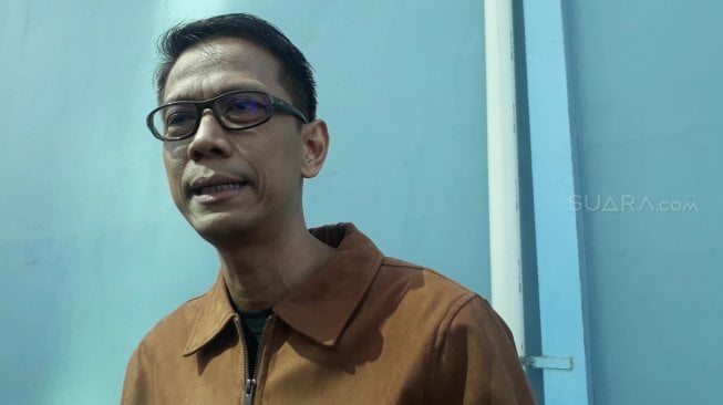 Ayah Vanessa Angel, Doddy Sudrajat, di Jalan Kapten P. Tendean, Mampang Prapatan, Jakarta Selatan, Senin (10/6/2019). [Sumarni/Suara.com]