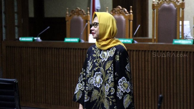 Eks Direktur Utama Pertamina Karen Agustiawan saat menjalani sidang lanjutan di Pengadilan Tipikor, Jakarta, Senin (10/6).[Suara.com/Arief Hermawan P]