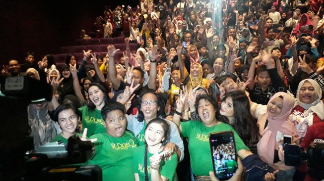 Jumpa penggemar Si Doel The Movie 2 di XXI Blok M Square, Jakarta Selatan, Selasa (11/6/2019). [Ismail/Suara.com]