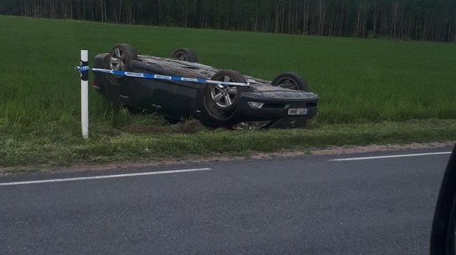 Rekam Video Saat Melaju di Kecepatan Tinggi, Pemobil Alami Kecelakaan