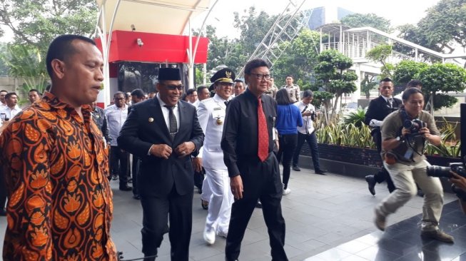 Mendagri Giring Tiga Gubernur yang Baru Dilantik Presiden ke KPK