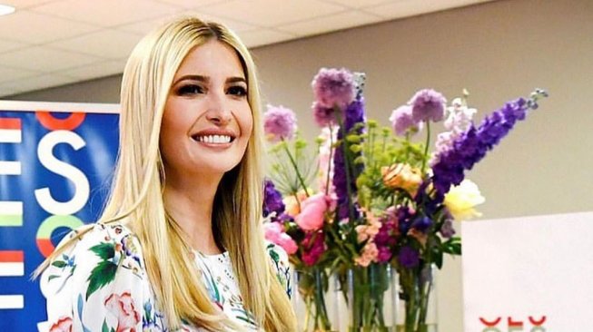 Ngobrol dengan Jokowi, Ivanka Trump Tampil Menawan dengan Dress Rp 50 Juta