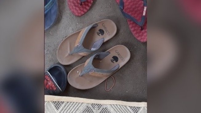 Sandal Gucci kearifan lokal jadi Garucci. [Twitter]