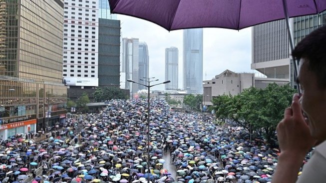 Aksi Unjuk Rasa Ribuan Warga Protes Hukum Ekstradisi Lumpuhkan Hong Kong