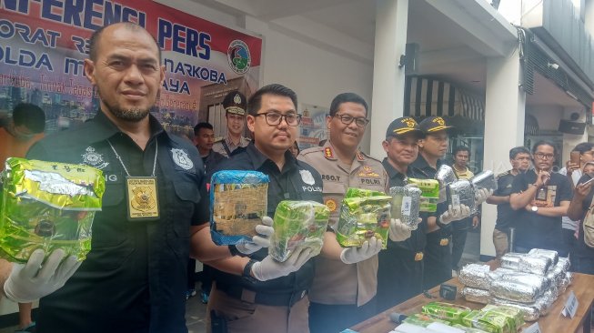 Sabu 31.794 Kg Dimasukkan ke Mesin Es, Polisi Ringkus Dua WNA Malaysia