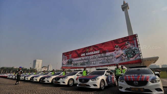 Ribuan Personil Polri dan TNI menggelar apel bersama di Lapangan Silang Monas, Jakarta, Kamis (13/6). [Suara.com/Muhaimin A Untung]