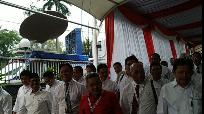 Dipimpin Yusril, Tim Hukum Jokowi Serahkan Bukti Sengketa Pilpres ke MK