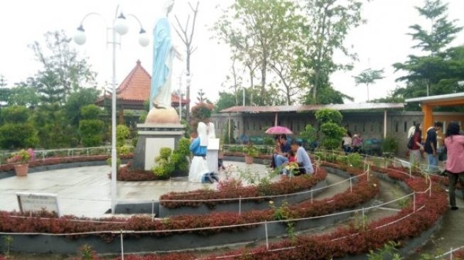 Taman Doa Santa Perawan Maria Di Fatima Sragen Ramai Dikunjungi Warga 