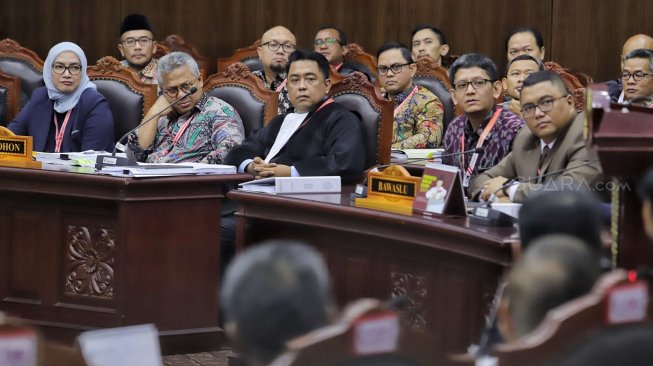 Suasana sidang perdana Perselisihan Hasil Pemilihan Umum (PHPU) sengketa Pilpres 2019 di Mahkamah Konstitusi, Jakarta, Jumat (14/6). [Suara.com/Muhaimin A Untung]