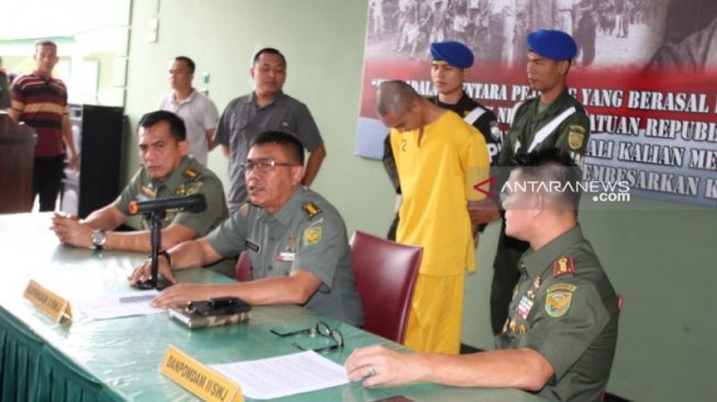 Jalani Sidang Perdana, Oknum TNI Pemutilasi Kasir Minimarket Menangis