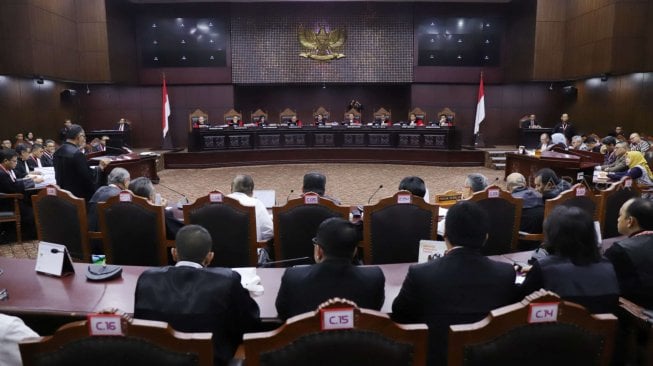 Suasana sidang perdana Perselisihan Hasil Pemilihan Umum (PHPU) sengketa Pilpres 2019 di Mahkamah Konstitusi, Jakarta, Jumat (14/6). [Suara.com/Muhaimin A Untung]