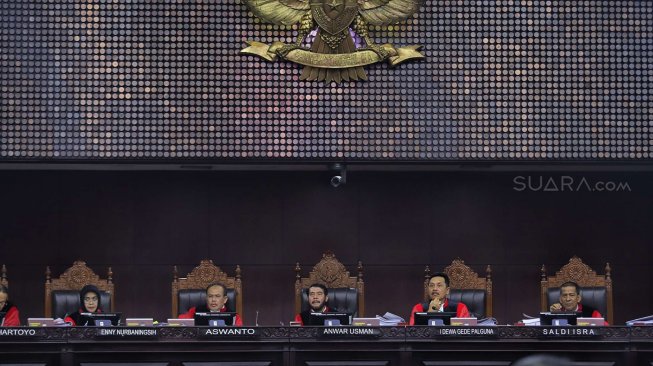 Hakim MK Tak Temukan Unsur Intimidasi Terkait Seruan Baju Putih Jokowi
