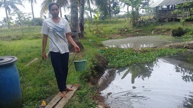 Dilanda Kekeringan, Sejumlah Warga Cilacap Manfaatkan Penampungan Air Hujan