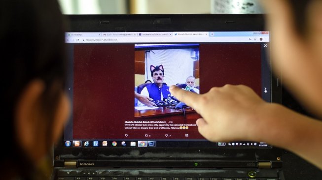 Siarkan Rapat Parlemen di Facebook Live, Anggota DPR Pakistan Jadi Kucing