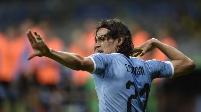 Striker Uruguay Edinson Cavani melakukan selebrasi setelah mencetak gol ke gawang Ekuador. Douglas MAGNO / AFP