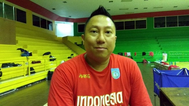 Manajer Timnas Basket Indonesia, Fareza Tamrella di Gelanggang Mahasiswa Soemantri Brodjonegoro (GMSB), Kuningan, Jakarta, Selasa (18/6/2019). [Suara.com/Arief Apriadi]