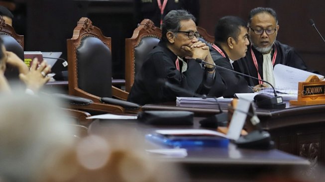 Belum Rapi, Tim Hukum Prabowo Tarik 30 Boks Kontainer Alat Bukti