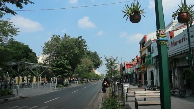 Wisatawan Nikmati Uji Coba Penutupan Kendaraan Bermotor di Malioboro