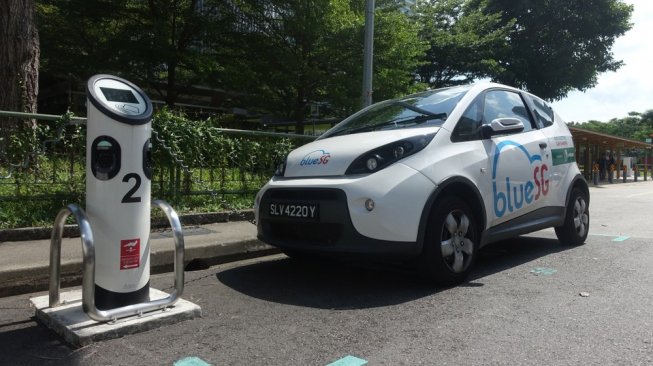 Keren, Warga Singapura Berbagi Mobil Listrik dan Isi Baterai di Rumah