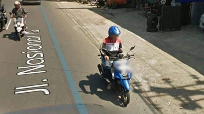 Pemotor terpantau Google Street View.