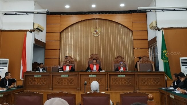 Terdakwa kasus penyebaran berita bohong atau hoaks Ratna Sarumpaet menjalani sidang lanjutan dengan agenda pembacaan nota pembelaan atau pleidoi atas tuntutan Jaksa Penuntut Umum (JPU). (Suara.com/Fakhri)