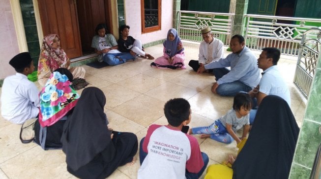 Suasana musyawarah atau diskusi di resource center KBQT Jalan R Mas Said Nomor 12 Kalibening, Kecamatan Tingkir, Kota Salatiga, Sabtu (15/6/2019). [Suara.com / Muhamad AM]