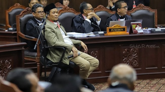 Saksi dari pihak BPN, Agus Muhammad Maksum saat sidang sengketa hasil pilpres di Ruang Sidang Mahkamah Konstitusi, Jakarta, Rabu (19/6). [Suara.com/Muhaimin A Untung]
