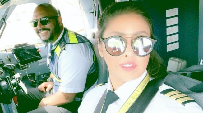 Yasmeen Al Maimani, pilot wanita pertama Arab Saudi. (Instagram/@captain0jazz)