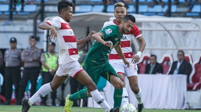 Suasana laga Persebaya vs Madura United pada laga leg pertama perempatfinal Piala Indonesia di Stadion Gelora Bung Tomo (GBT), Surabaya, Rabu (19/6/2019) petang WIB. [Laman resmi Persebaya]