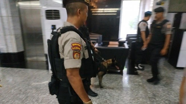 Sterilisasi Gedung MK, Polisi Kerahkan Anjing Pelacak dan Tim Gegana