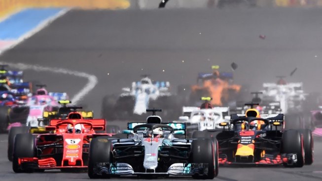 Suasana selepas start F1 GP Prancis 2018, Minggu (24/6). [AFP/Boris Horvat]