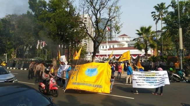 Sebut Anies Ingkar Janji soal Reklamasi, Mahasiswa Geruduk Balai Kota