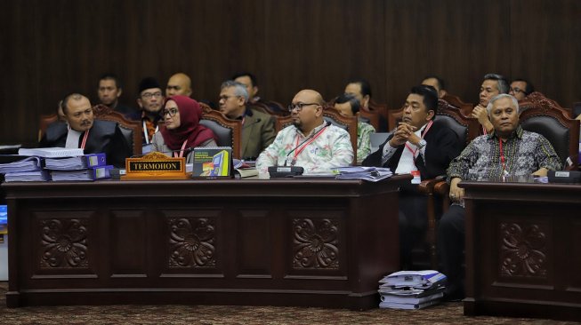 Saksi Ahli pihak KPU Prof Dr Ir Marsudi Wahyu Kisworo memberi keterangan saat sidang sengketa hasil pilpres yang digelar di Mahkamah Konstitusi, Kamis (20/6).[Suara.com/Muhaimin A Untung]