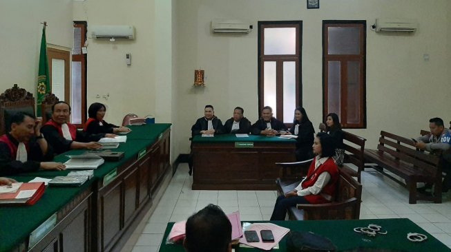 Kuasa Hukum Tolak Dakwaan Jaksa, Minta Vanessa Angel Dibebaskan