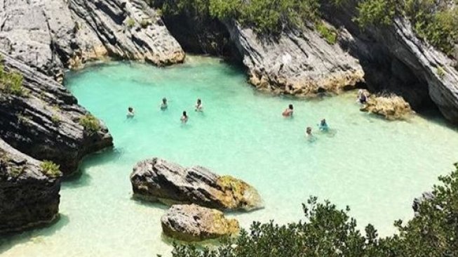 Jauh dari Hiruk Pikuk, Menyepi di Jobson Cave, Pantai Terkecil di Bermuda