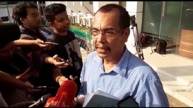 Pengacara Kivlan Zen, Hendrik Siahaan di PN Jaksel. (Suara.com/Arga)