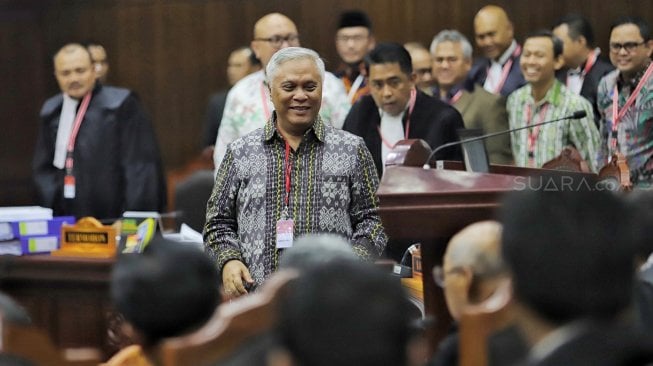 Saksi Ahli pihak KPU Prof Dr Ir Marsudi Wahyu Kisworo memberi keterangan saat sidang sengketa hasil pilpres yang digelar di Mahkamah Konstitusi, Kamis (20/6).[Suara.com/Muhaimin A Untung]