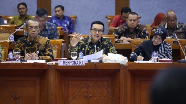 Raker dengan Komisi X DPR, Menpora Sampaikan Serapan 2018 dan 2019