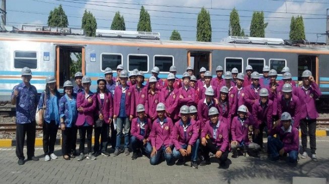 Kunjungi Pabrik PT Inka Madiun, Ini Manfaat yang Diperoleh Mahasiswa Unika