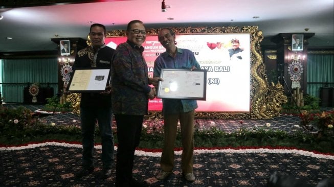 Dua Perajin Bali Dapat Sertifikat HAKI dari Kemenkop dan UKM